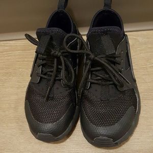 Girls nike huarache shoes